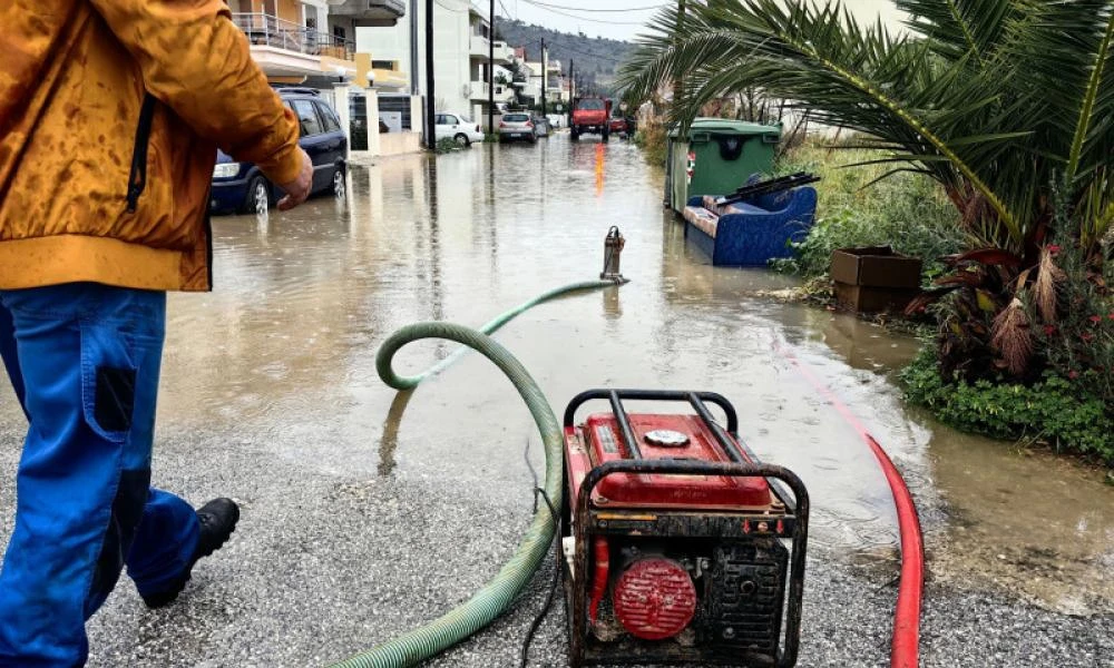 Πλημμύρισαν σπίτια και υπόγεια από την καταρρακτώδη βροχή στο Ναύπλιο (Εικόνες)